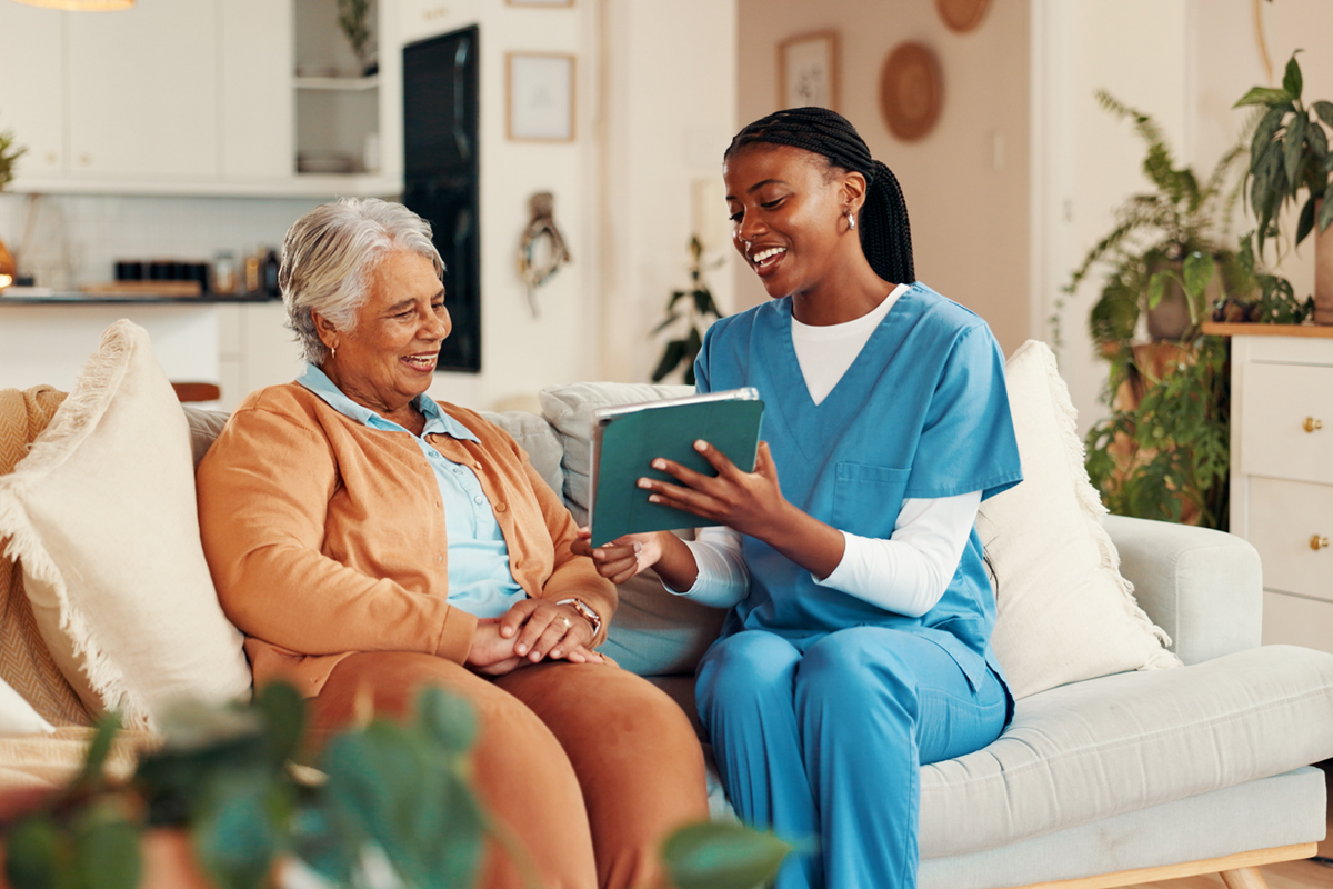 Short-Term-Senior-Care-in-Rochester-Hills Healthcare worker reading to senior